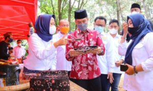 Bupati Kudus Berharap KADIN dapat Menjadi Rumah Aspirasi Pelaku Usaha Bupati Kudus Berharap KADIN dapat Menjadi Rumah Aspirasi Pelaku Usaha