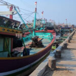 Terkendala Izin, Kapal Nelayan Rembang Menumpuk Karena Berhenti Melaut