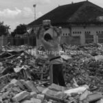 Pembongkaran LI Jadi Ladang Rezeki Para Pencari Besi Bekas