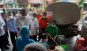4 Juta Liter Minyak Goreng Curah Didistribusikan di Surabaya