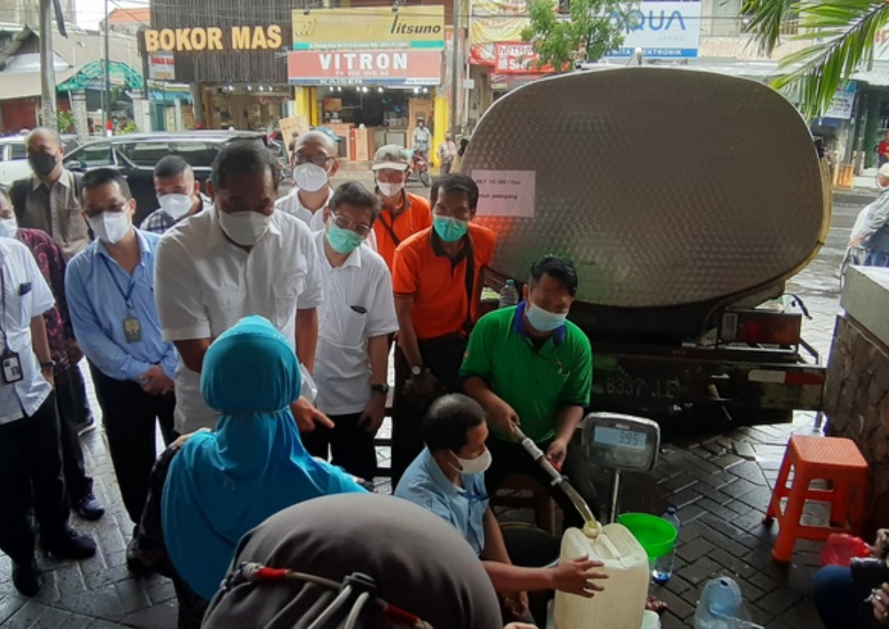 4 Juta Liter Minyak Goreng Curah Didistribusikan di Surabaya