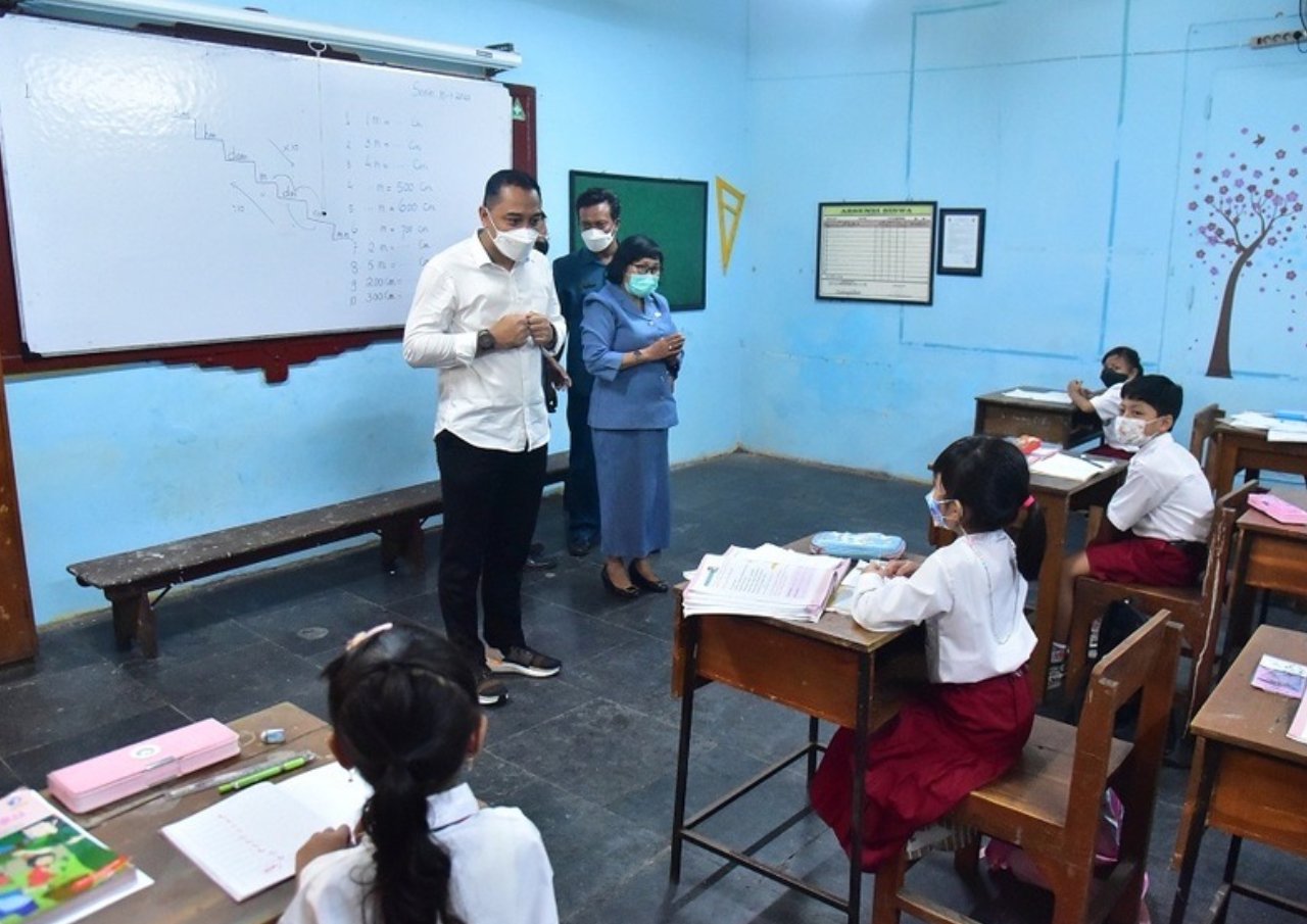 Surabaya Terapkan PTM 25 Persen Surabaya Terapkan PTM 25 Persen