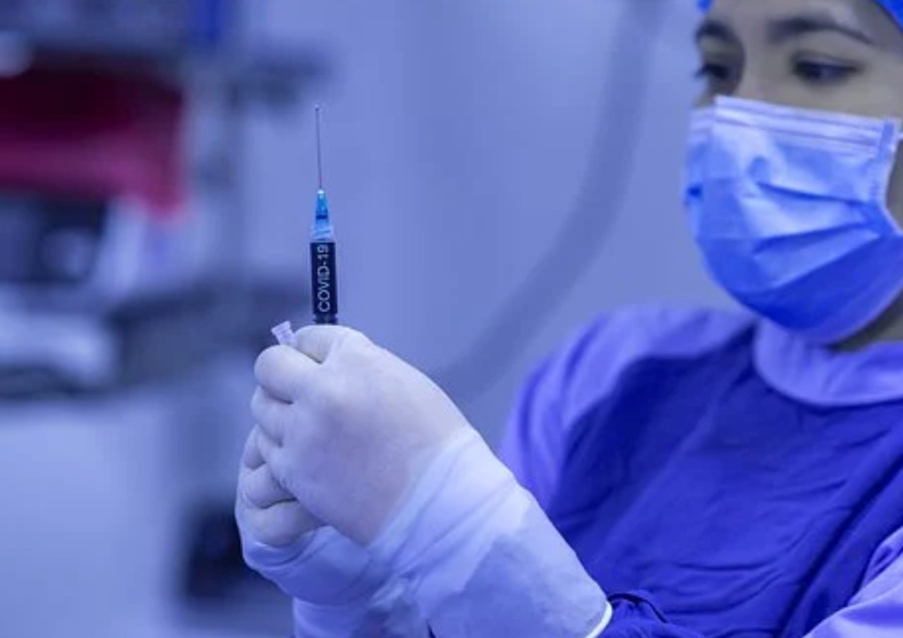 MUI Desak Kemenkes Gunakan Vaksin Halal Untuk Booster