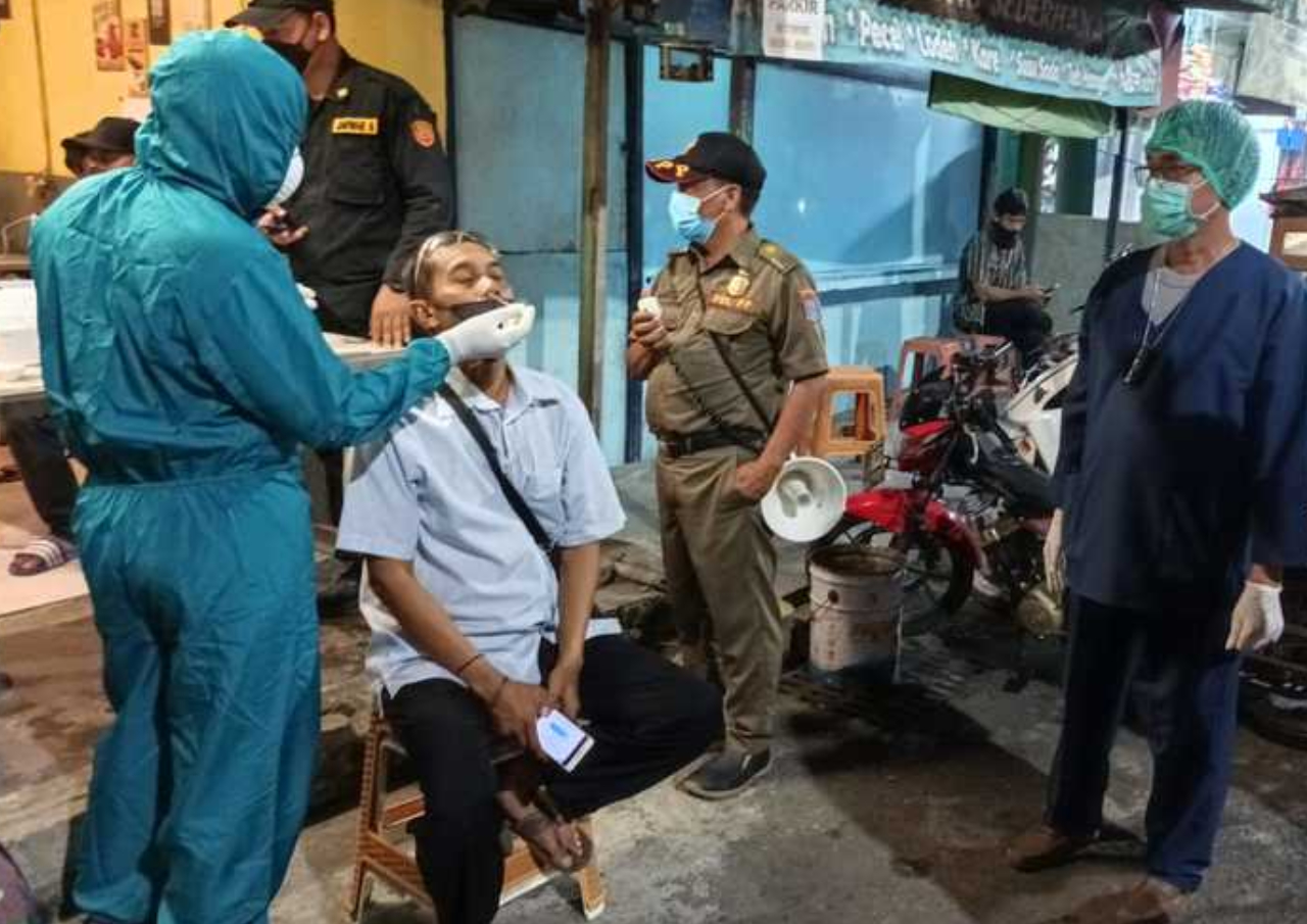 Tekan Angka Kasus Covid-19, Pemkot Surabaya Tingkatkan Swab Hunter