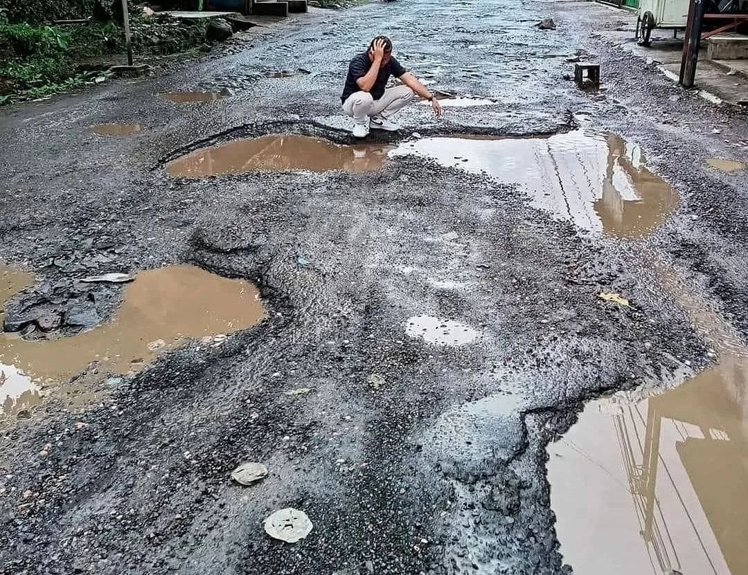 Kades Gembong Minta Bupati Segera Perbaiki Akses Jalan Menuju Waduk Seloromo Kades Gembong Minta Bupati Segera Perbaiki Akses Jalan Menuju Waduk Seloromo