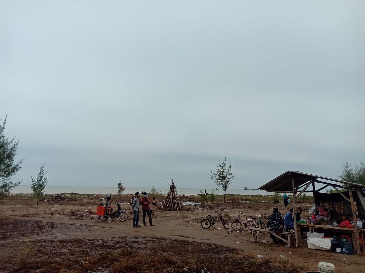 Kepala Desa Minta Pemkab Rembang Perhatikan Abrasi Pantai Dasun