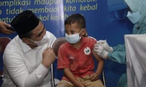 Wagub Jateng Tinjau Vaksinasi Massal di Kudus Wagub Jateng Tinjau Vaksinasi Massal di Kudus