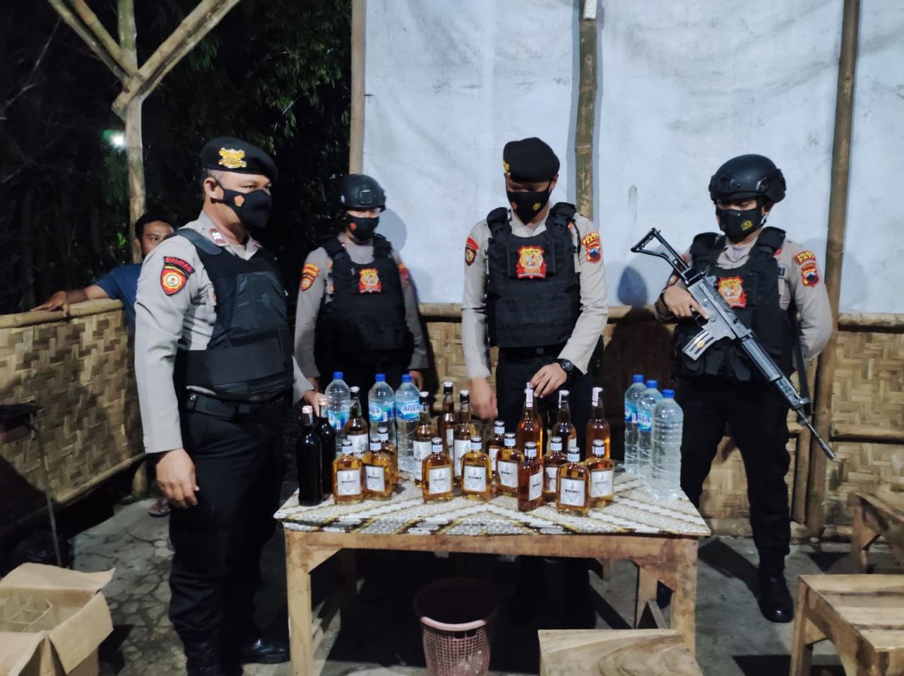 Jelang Ramadan, Timsus Pasopati Sita Ratusan Botol Miras dalam Operasi Pekat