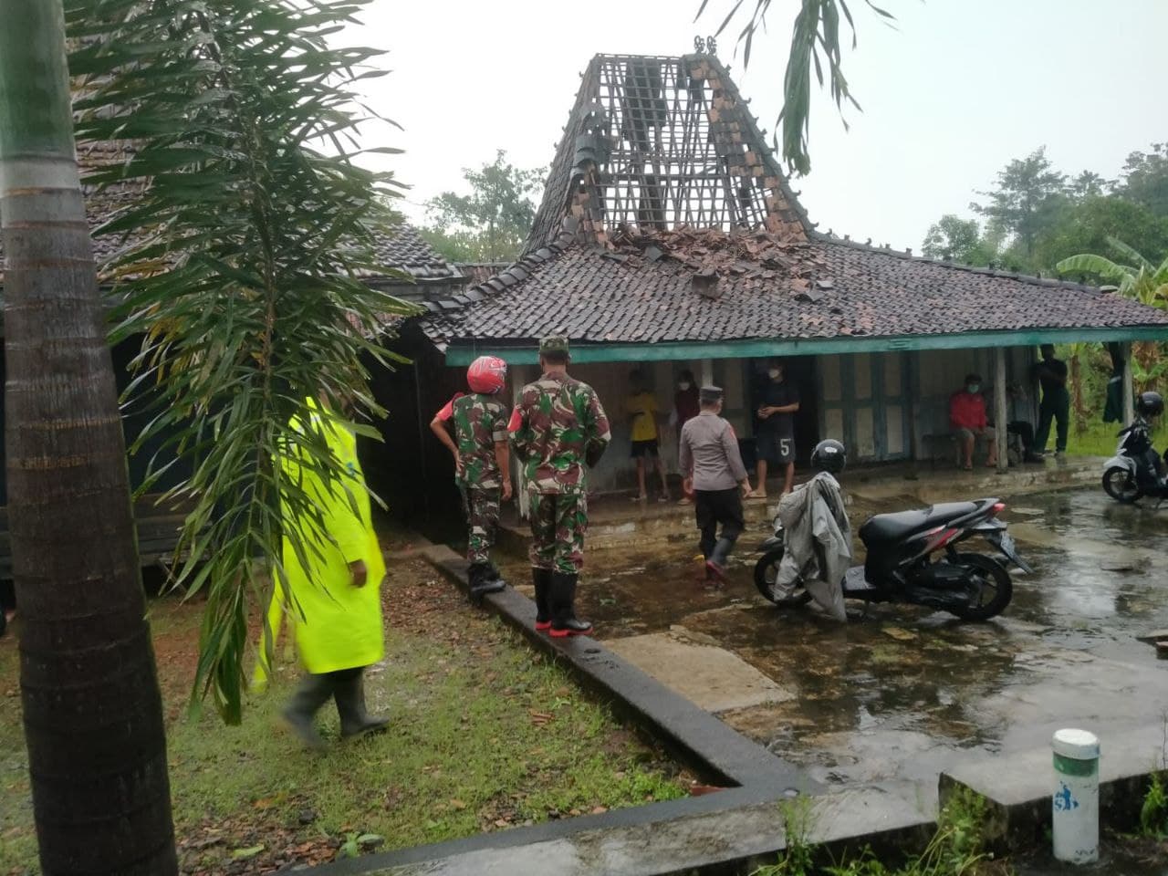 52 Rumah di Desa Bringinwareng Rusak Diterjang Angin Puting Beliung
