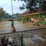 Dampak Banjir Bandang, SD di Tambakromo Dipenuhi Material Lumpur