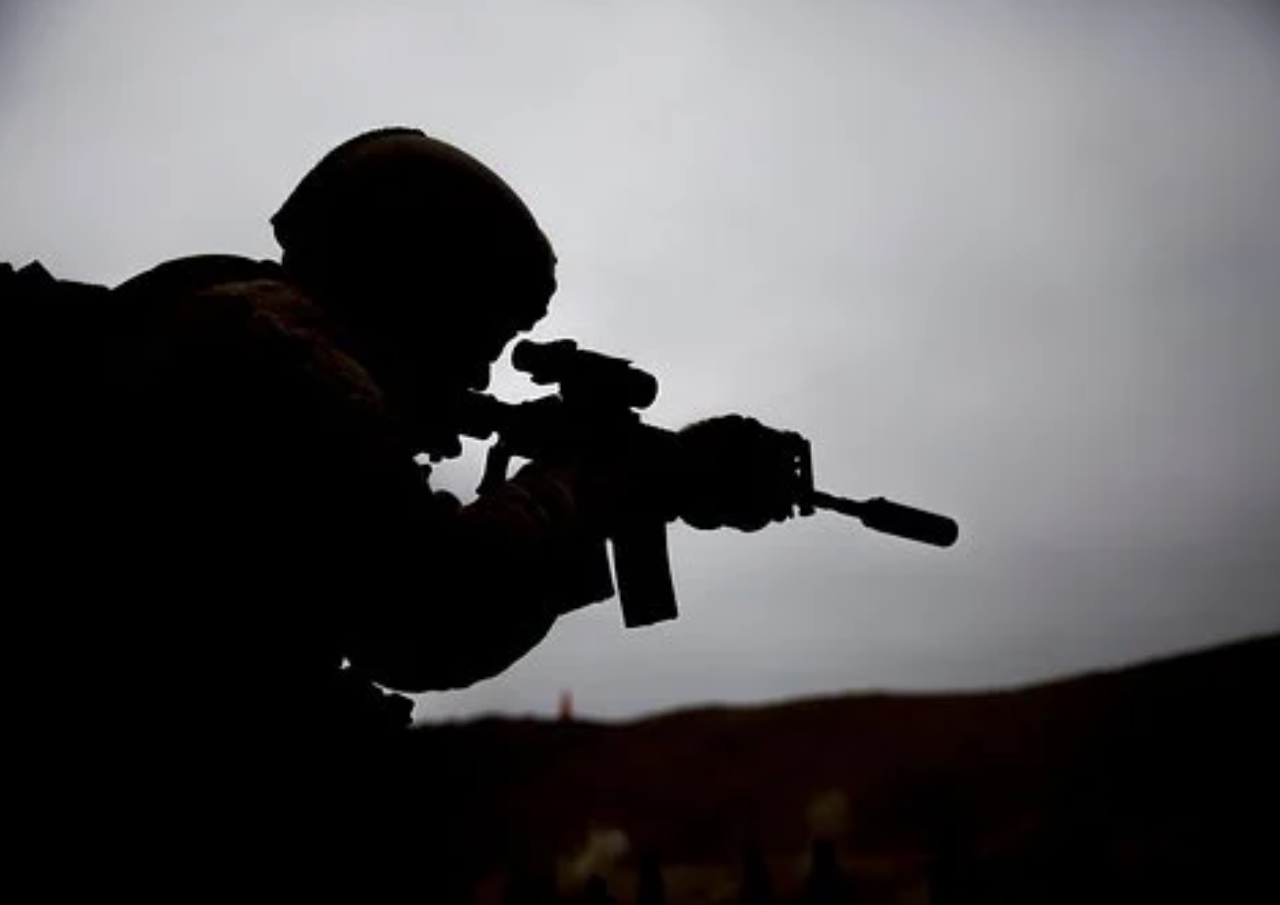 Bak Sniper Andal, Anggota TNI Tembak Rekan Kerja hingga Tewas