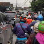 Jalan Pantura Juwana-Rembang Mengalami Kemacetan Total