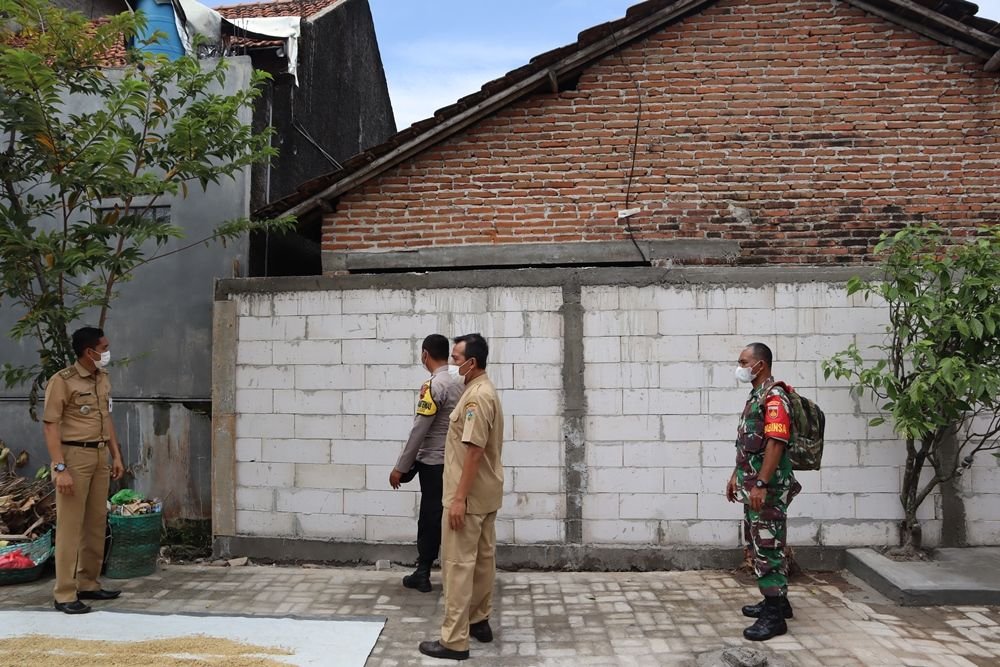 Tak Kuat dengan Omongan Tetangga, Jalan Masuk Rumah di Kudus Diblokir Tembok