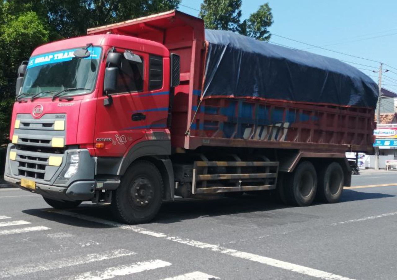 Kendaraan Berat Dilarang Melintas Kota Rembang