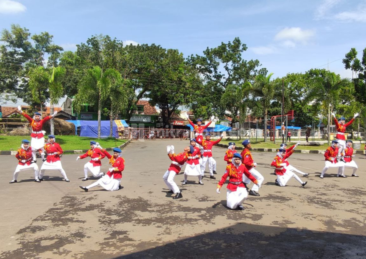 PKS SMP N 1 Wedarijaksa Tampil pada Ajang Seleksi Paskibra Kabupaten Pati