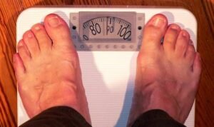 5 Penyebab Berat Badan Naik Saat Puasa