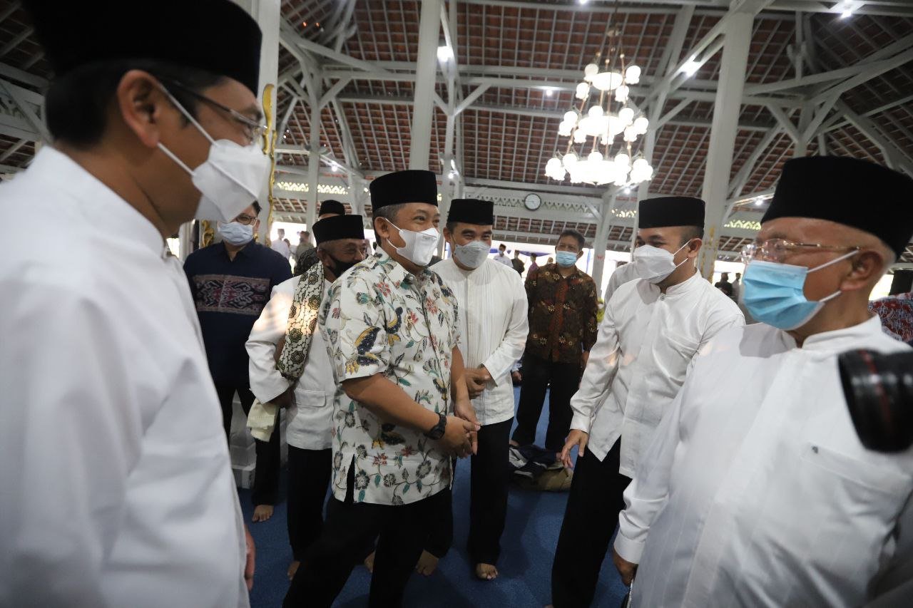 Masyarakat Kota Bandung Dipastikan Bisa Salat Tarawih di Masjid