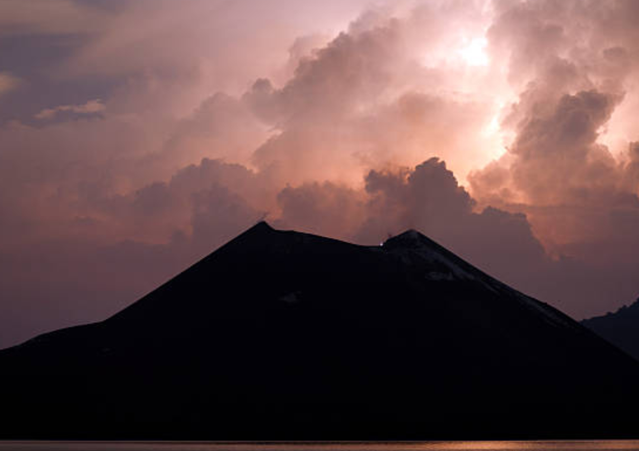Masyarakat Kawasan Anak Krakatau Diminta untuk Siaga