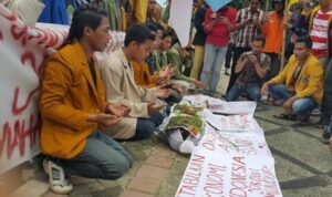 Ke Sumenep, Jokowi Disambut Demo Mahasiswa
