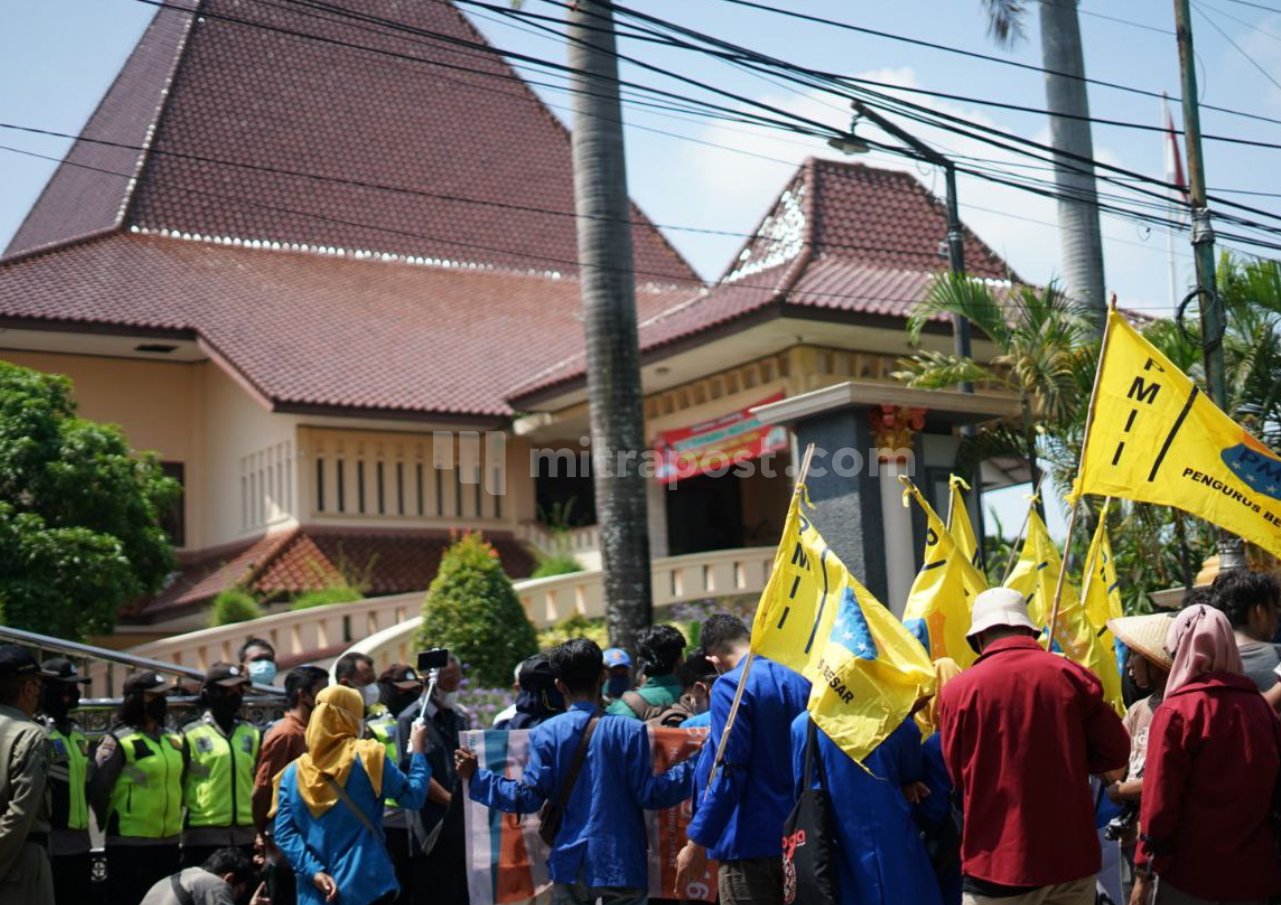 Sampaikan 4 Poin Tuntutan, PMII Pati Gelar Demo di Gedung DPRD