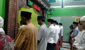 Endro Dwi Cahyono Tarawih Bareng Warga Sinomwidodo