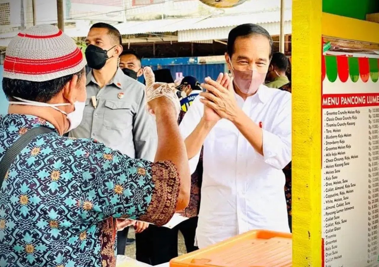 Kunjungan ke Cirebon dan Brebes, Jokowi Salurkan Bansos