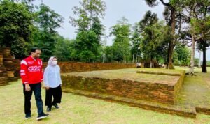 Presiden Bersama Ibu Negara Jalan-jalan ke Cagar Budaya Nasional Muaro Jambi