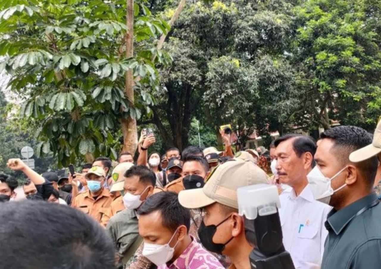 Luhut Hampiri Mahasiswa Demo, Begini Debat Mereka