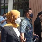 Sidang Perceraian, Olla Ramlan-Aufar Mesra Bergandeng Tangan