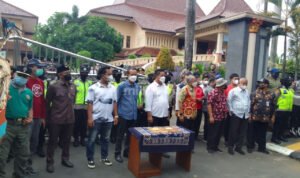 DPRD Pati Janjikan Surat Permohonan Nelayan Sampai ke Menteri Keuangan DPRD Pati Janjikan Surat Permohonan Nelayan Sampai ke Menteri Keuangan