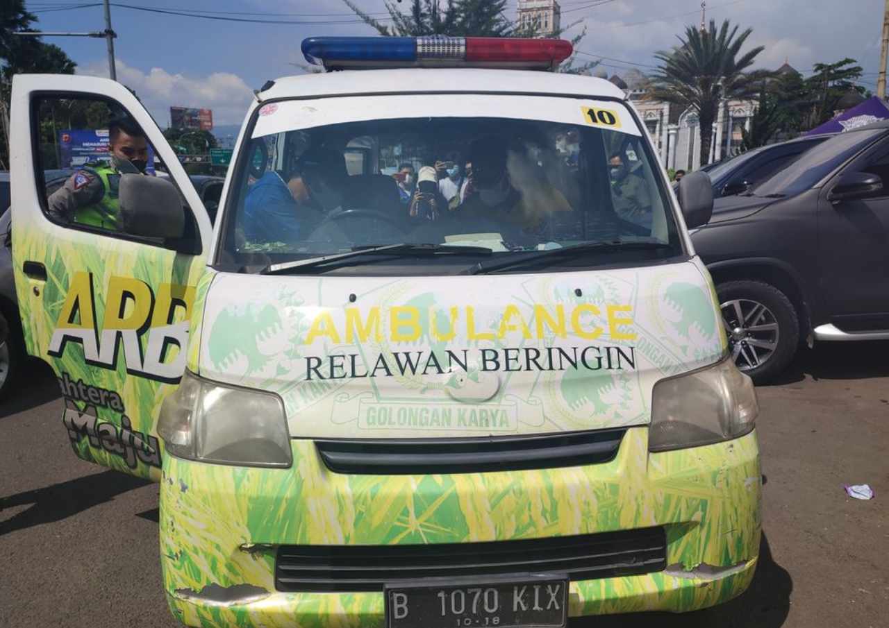 Ambulans Berlogo Golkar Digunakan Berwisata