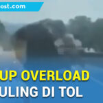 video : detik-detik mobil pick up terguling lantaran membawa muatan overload - sekda - mitrapost.com