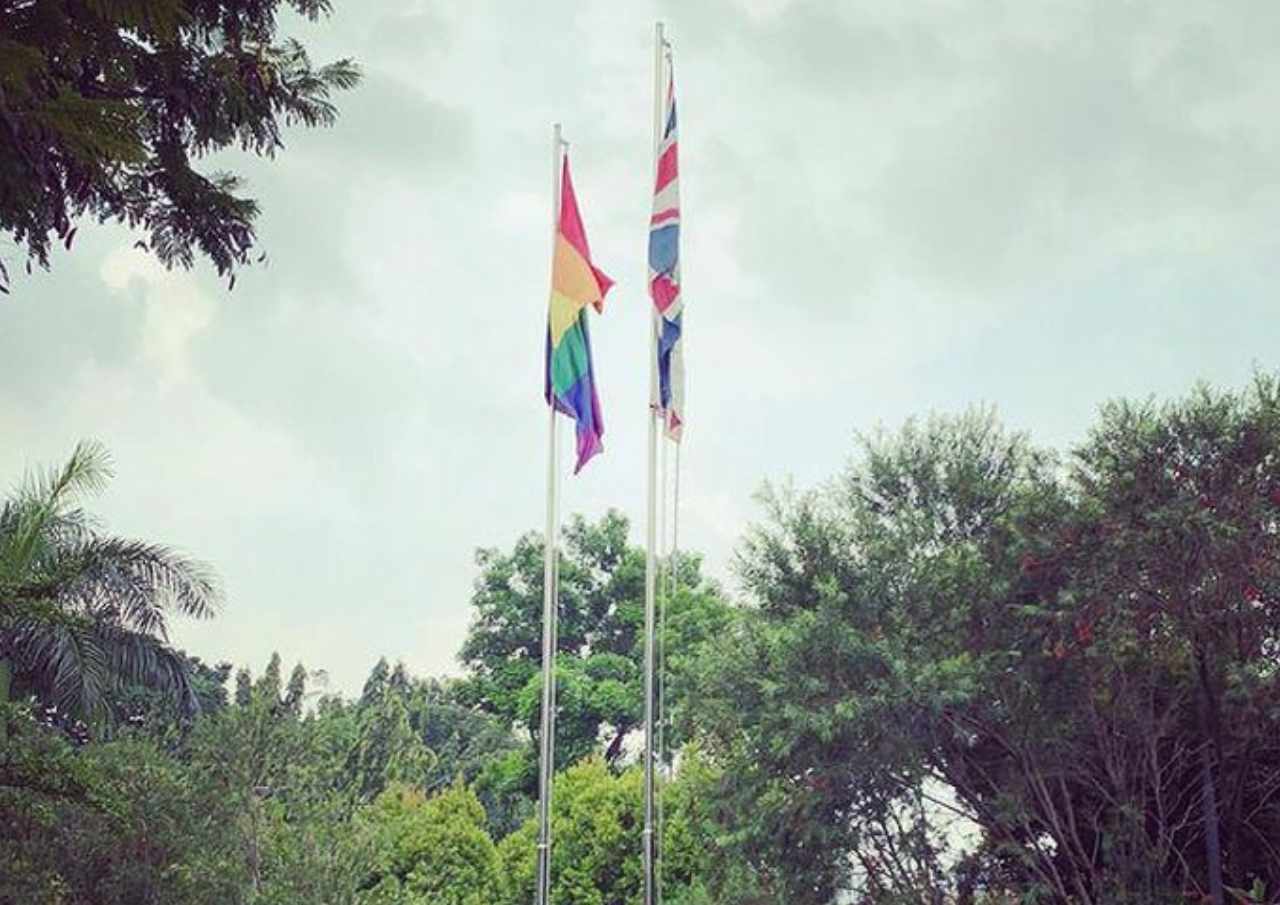 Kedubes Inggris Kibarkan Bendera LGBT di Jakarta