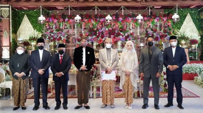 Sat Set, Ketua MK dan Adik Jokowi Langsung dapat KTP dan KK Baru Setelah Menikah