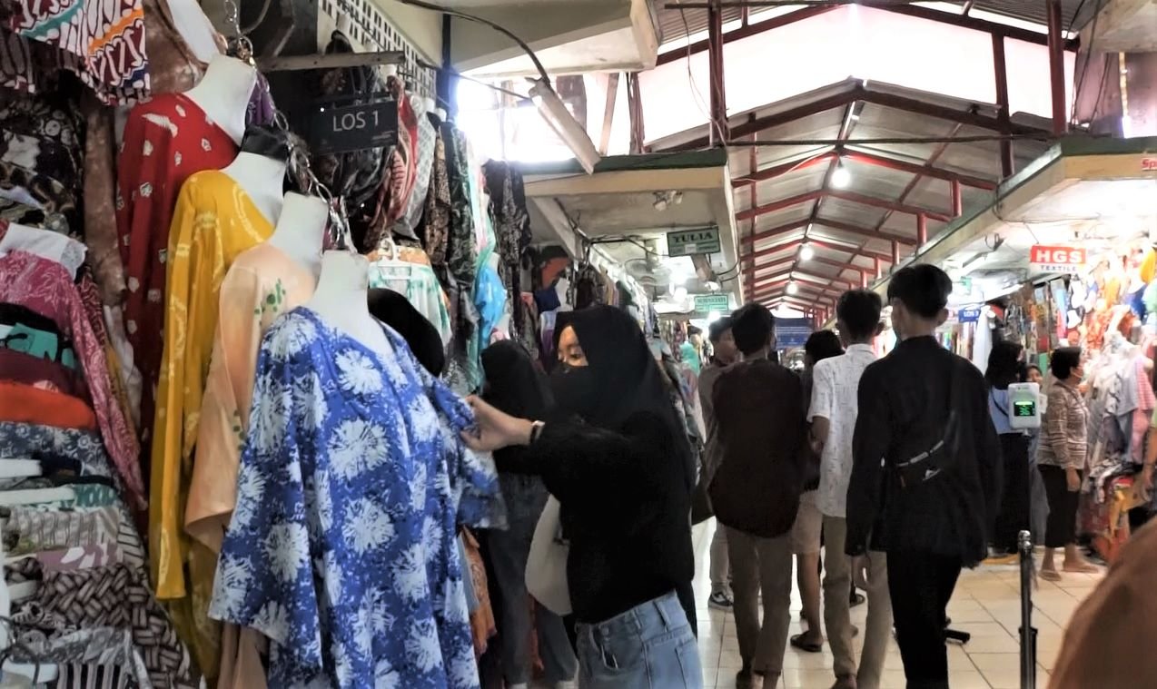 Pasar Beringharjo Kembali Buka Sampai Malam, Pedagang dan Wisatawan Beri Respon Positif