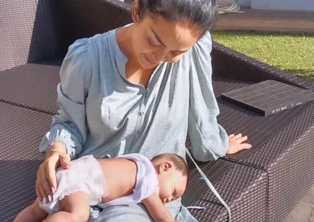 Sayangnya Krisdayanti kepada Cucunya Ameena