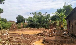tanggul jebol hingga 25 meter akibatkan banjir bandang di desa tunjungrejo pati