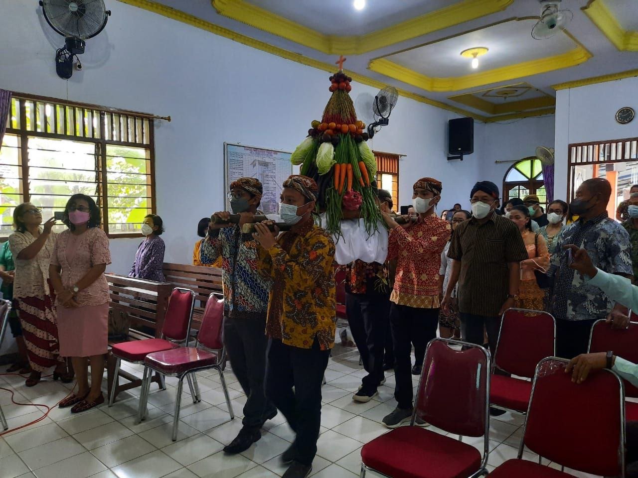 Pentakosta di GITJ Sembaturagung Jakenan Dirayakan dengan Nuansa Adat Jawa