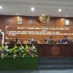 Foto: Bupati Pati Saat Menyampaikan Materi di Gedung Paripurna DPRD Pati(Sumber: VIND/Mitrapost.com)