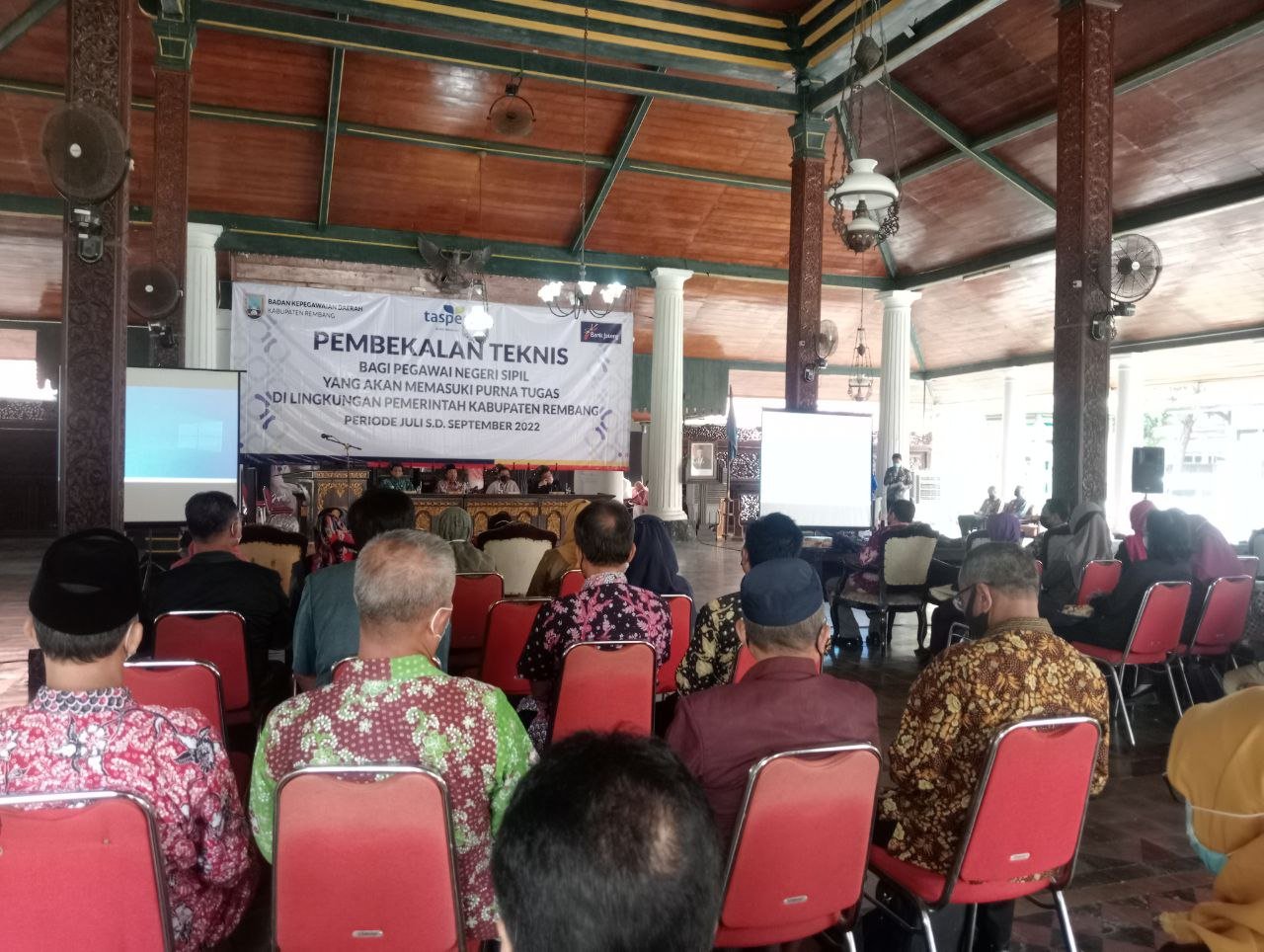 Foto: Pembekalan teknis bagi Pegawai Negeri Sipil (PNS) yang akan memasuki purna tugas di lingkungan pemerintah kabupaten Rembang periode Juli sampai dengan September 2022/mitrapost.com/Sri Lestari