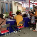 Foto: Suasana acara vaksinasi dan cek kesehatan gratis di klinik Bhayangkara Pati pada hari ini (Sumber: vind/mitrapost.com)