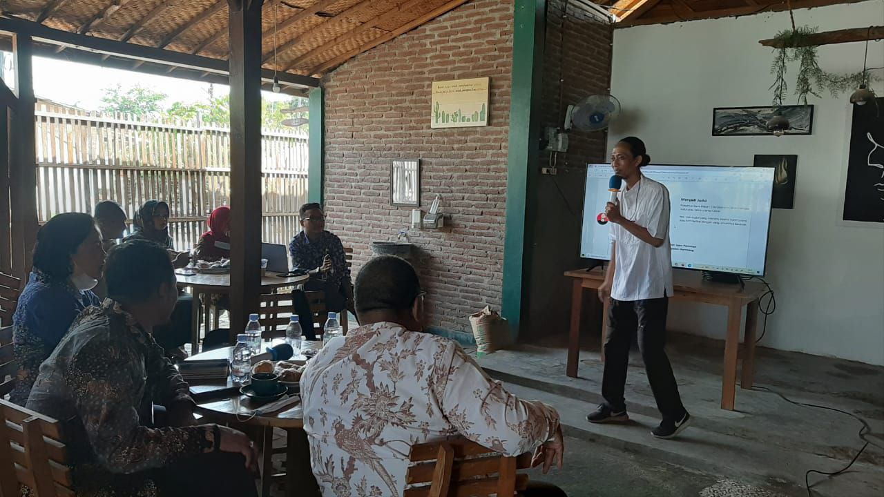 Foto: Dinkominfo Kabupaten Rembang menggelar Focus Groub Discussion (FGD) tentang pengelolaan konten media di God Will Cafe /mitrapost.com/Sri Lestari