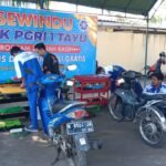 foto: Acara service gratis dan ganti oli penyandang disabilitas di halaman Kantor Kecamatan Tayu (Sumber: Anwar/Mitrapost.com)