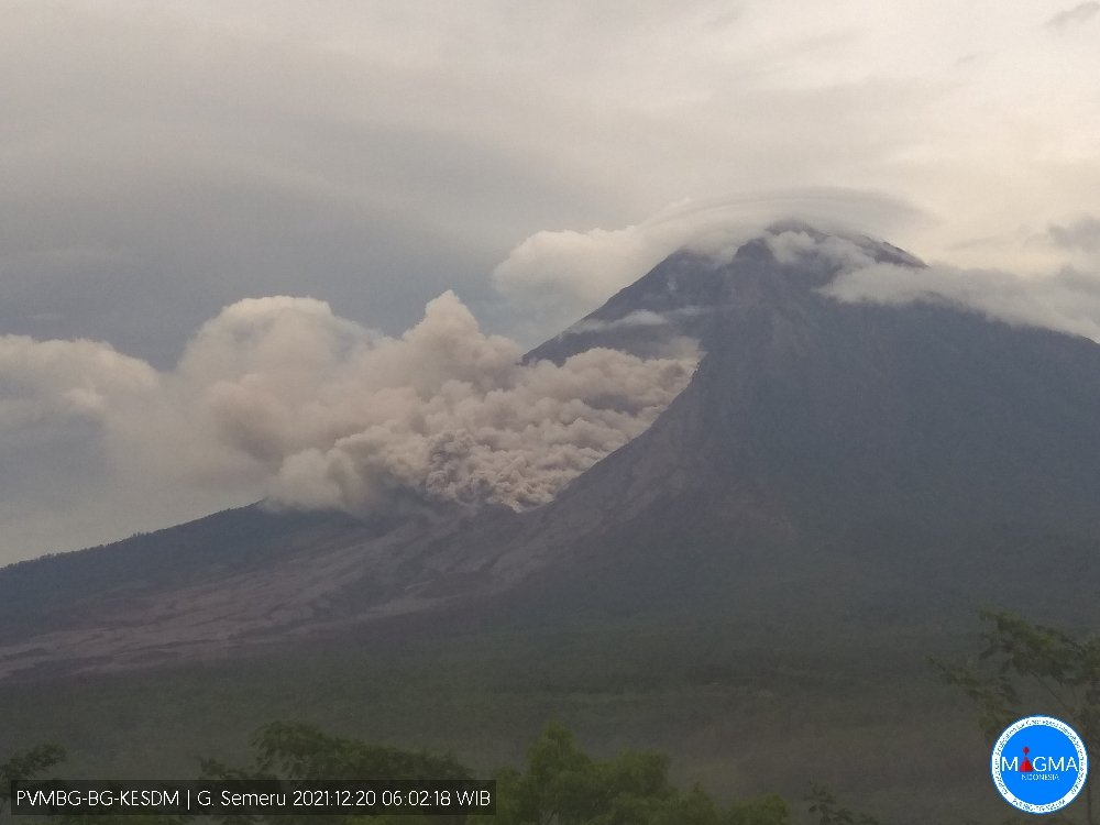 Gunung Semeru Kembali Erupsi, Masyarakat Diimbau Tidak Beraktivits dalam Radius 5 Km