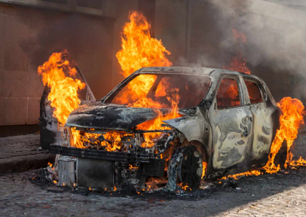 4 Penumpang Meninggal setelah Mobil Terbakar