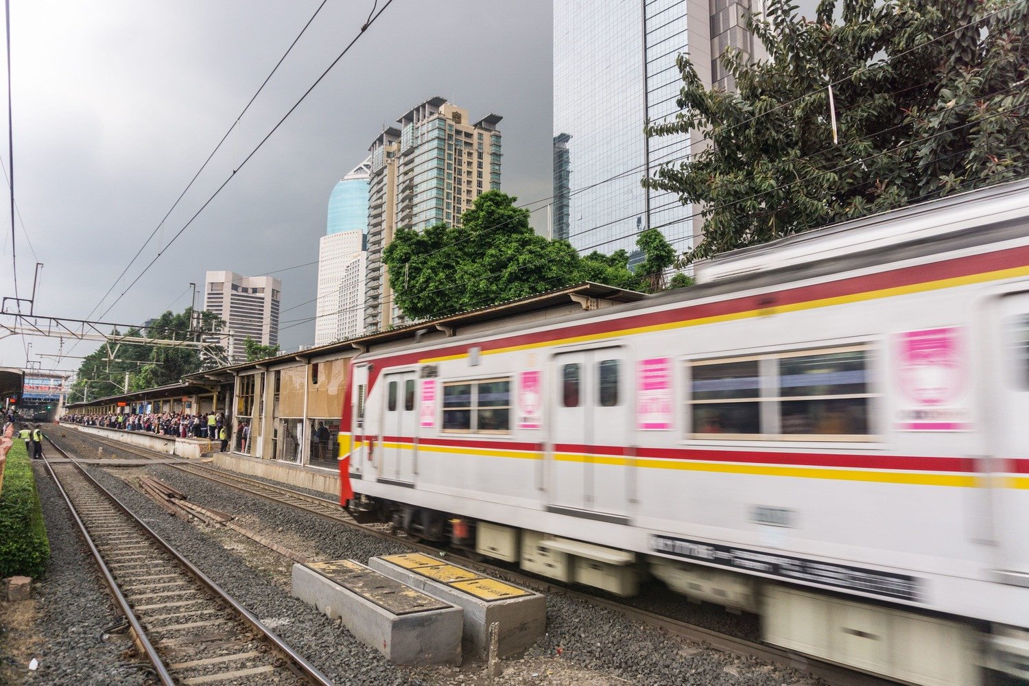 Mulai Pekan Depan Tempat Duduk KRL Diperbolehkan Terisi Penuh