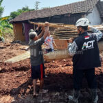 ACT Pati Kerahkan Relawan Bantu Warga Tunjungrejo yang Terkena Banjir Bandang