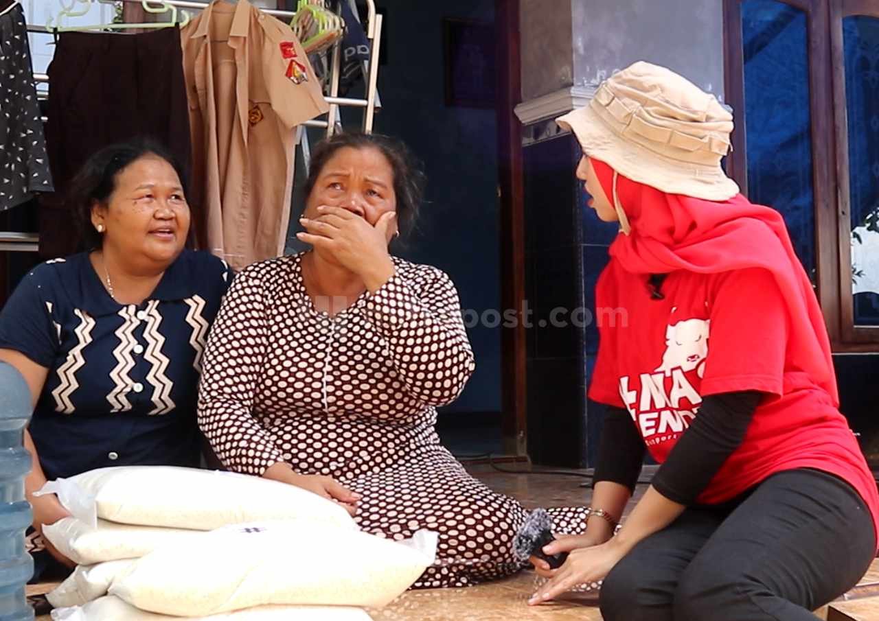 Isak Tangis Warga Klumpit Pecah saat Mendapatkan Bantuan Dari Tim Endro Center