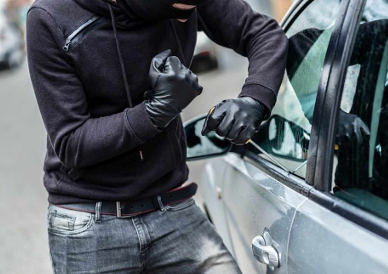 Pencuri Uang Rp 310 Juta Bermodus Ban Gembos Diringkus Polisi