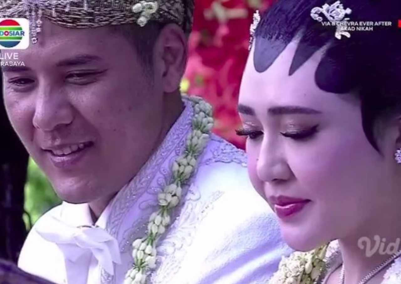 Via Vallen dan Chevra Yolandi Resmi Menikah, Segini Maharnya